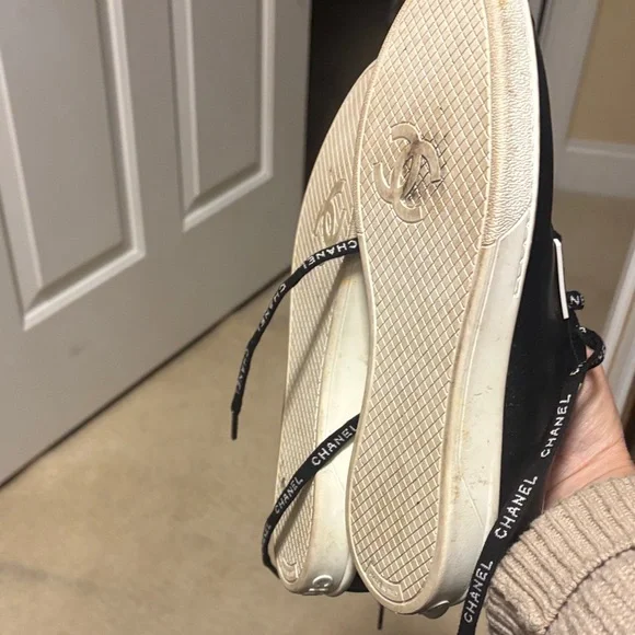 Chanel CC Leather Women's Black and White Sneakers 39 Euro/8 US - Picture 7 of 7